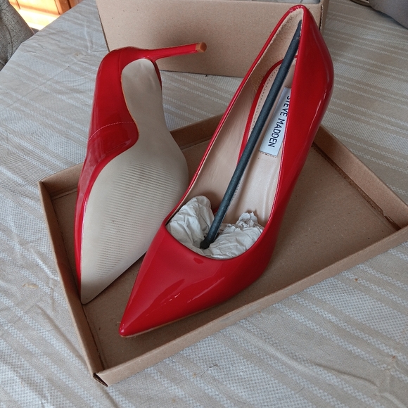 Women Pumps - Picture 2 of 4